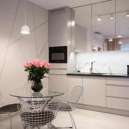 Mennica - Grzybowska 43a * ワルシャワ