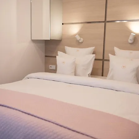 Mennica - Grzybowska 43a * ワルシャワ